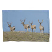 D9 Mule Deer Bucks in Velvet Sky Lined Kissenbezug (Vorderseite)