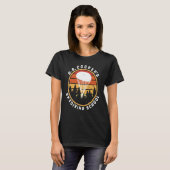 D B Cooper Fallschirmschule Kryptid Urban Legend T-Shirt (Vorne ganz)