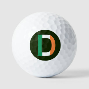 D Monogram überlagert sich auf irischer Flagge va Golfball