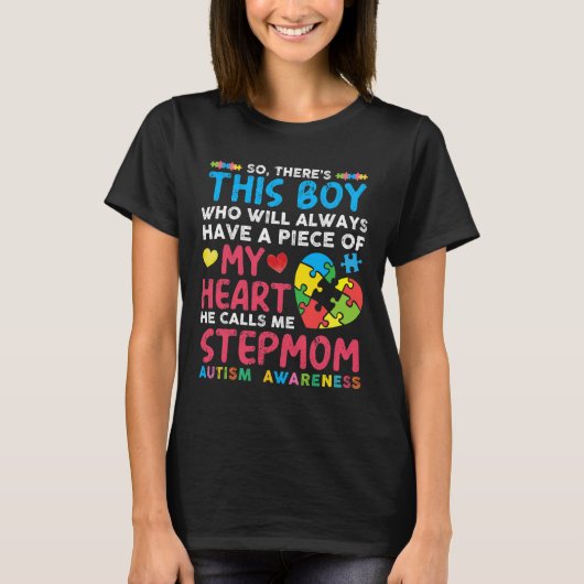 Da ist dieser Junge, den er mich StepMom Autism Aw T-Shirt (Vorderseite)