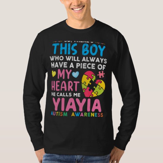 Da ist dieser Junge, den er mich Yiayia Autism Awa T-Shirt (Vorderseite)