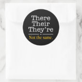 Da sind sie und sie. runder aufkleber (Tasche)