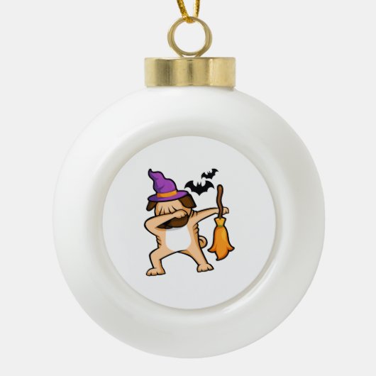 Dabbing Halloween Mops Dog Keramik Kugel-Ornament (Vorderseite)
