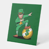 Dabbing Leprechaun Funny St Patrick's Day Sockelschild (Vorderseite)