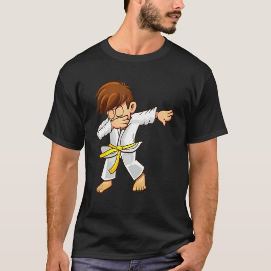 Dabbing martial artists with yellow belt Karate an T-Shirt (Vorderseite)