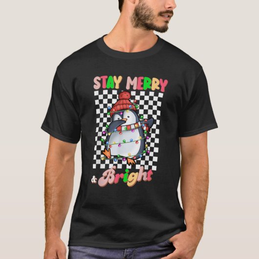Dabbing Penguin Bleibe Merry and Bright Groovy Chr T-Shirt (Vorderseite)