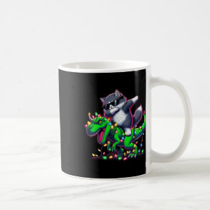 Dabbing sibirische Katze auf Weihnachtsleuchten Di Kaffeetasse