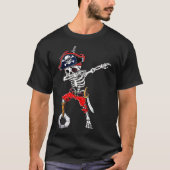 Dabbing Skeleton Pirate and Soccer Ll Halloween Co T-Shirt (Vorderseite)