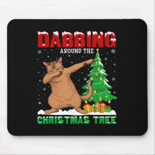 Dabbing um den Weihnachtsbaum A Mousepad