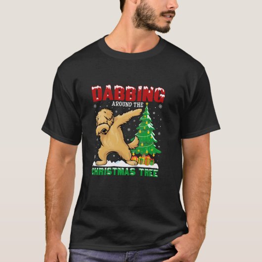 Dabbing um den Weihnachtsbaum Goldendoodle Hund T-Shirt (Vorderseite)