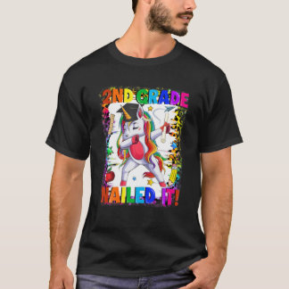 Dabbing Unicorn 2. Klasse nagelte es zurück zur Sc T-Shirt