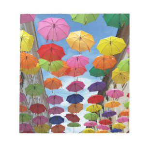 Dach aus Regenschirmen Notizblock