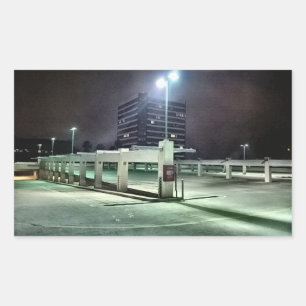 Dachparkstruktur bei Nacht - HDR. Rechteckiger Aufkleber