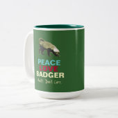 Dachs-Kaffee-Tasse der FriedensLiebe-(Honig) Zweifarbige Tasse (Vorderseite Links)