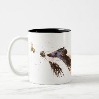Dachs und eine Hummelbiene Zweifarbige Tasse