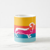 Dachshund by colorful stripes kaffeetasse (Mittel)