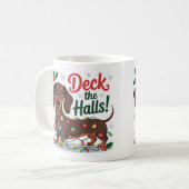 Dachshund Christmas Mug – Deck the Halls Holiday Kaffeetasse (Vorderseite Links)
