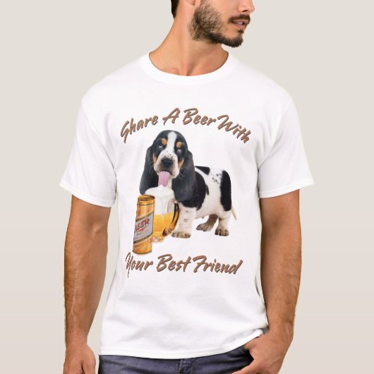 Dachshund, der ein Bier trinkt T-Shirt (Vorderseite)