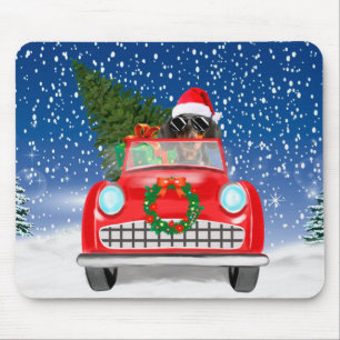 Dachshund fährt Auto im Schnee zu Weihnachten Mousepad