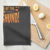 Dachshund Halloween Hexenwarnung Typografie Vecto Geschirrtuch (Viertel Falte)