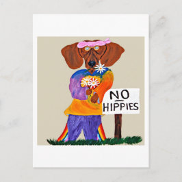 Dachshund-Hippie an einem Schild "Keine Hippies" Einladungspostkarte
