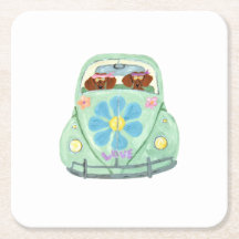 Dachshund-Hippies in ihrem Blumenliebesauto