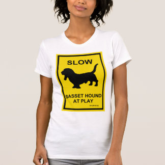 Dachshund-Jagdhund langsam am Spiel-T - Shirt