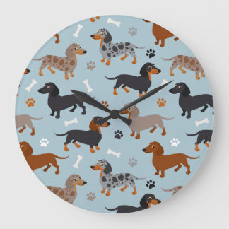 Dachshund Paws and Bones Pattern Blue Große Wanduhr