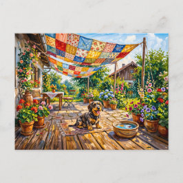 Dachshund sitzt unter farbenfroher Patchwork-Garte Postkarte