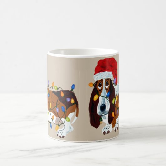 Dachshund verwirrt in den Weihnachtslichtern Kaffeetasse (Mittel)