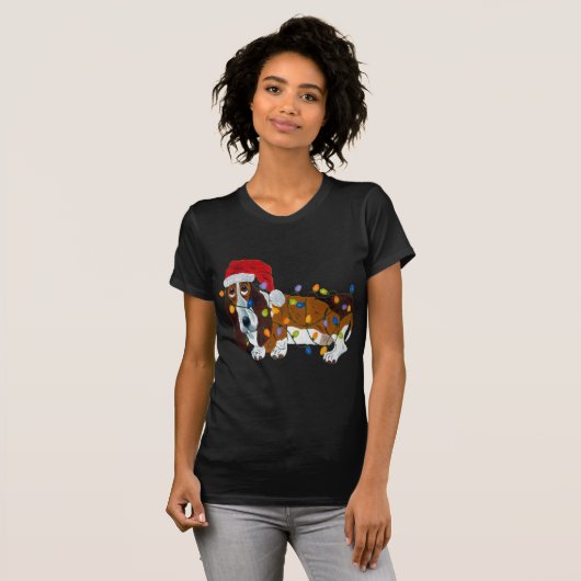 Dachshund verwirrt in den Weihnachtslichtern T-Shirt (Vorne ganz)