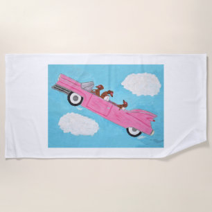 Dachshunde in einem rosa Cabrio-Auto Strandtuch
