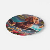 Dackel auf dem Paddle: Ein Landschaftliches Abente Pappteller (Schrägansicht)