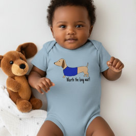 Dackel Baby mit dem Baby-Baby-Baby-Outfit Baby Strampler