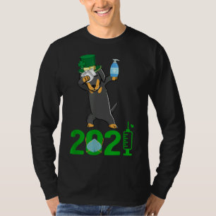 Dackel Dabbing Leprechaun in einem Toilettenpapier T-Shirt