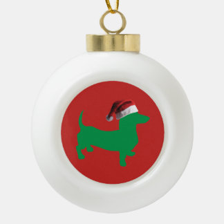 Dackel, die zu Weihnachten einen Weihnachtshut trä Keramik Kugel-Ornament