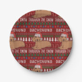Dackel durch den schneebedeckten Weihnachtssüßer Pappteller (Vorderseite)