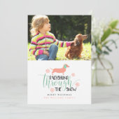 Dackel durch die Weihnachtsfotos Feiertagskarte (Stehend Vorderseite)