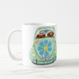 Dackel-Hippies in ihrem Blumen-Liebe-Mobile Kaffeetasse