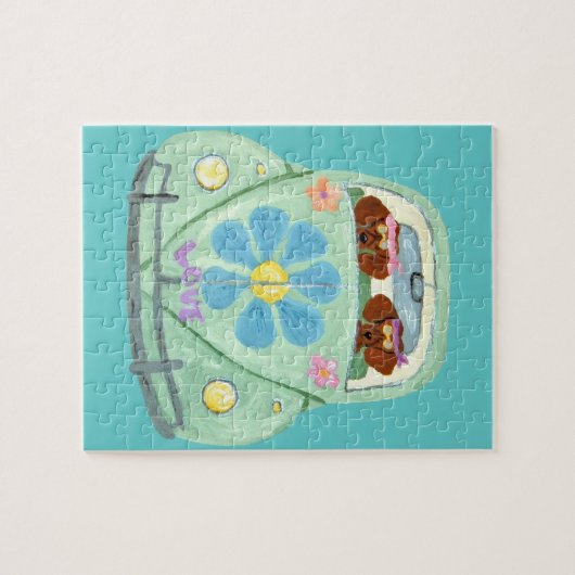 Dackel-Hippies in ihrem Blumen-Liebe-Mobile Puzzle (Horizontal)