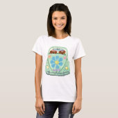 Dackel-Hippies in ihrem Blumen-Liebe-Mobile T-Shirt (Vorne ganz)