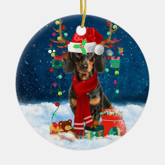 Dackel Hund im Schnee mit Weihnachtsgeschenken Keramik Ornament (Vorne)