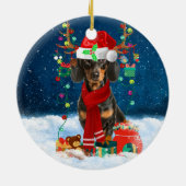Dackel Hund im Schnee mit Weihnachtsgeschenken Keramik Ornament (Hinten)
