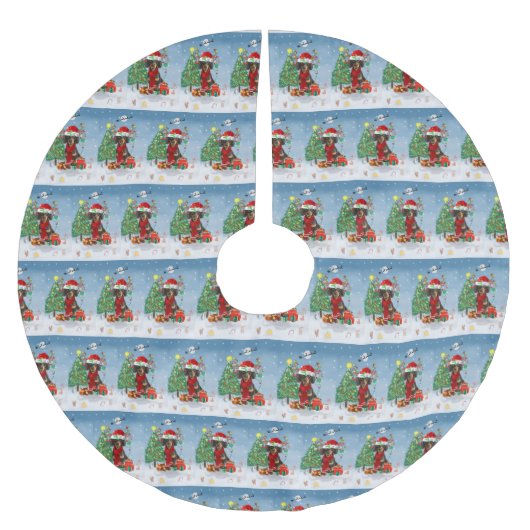 Dackel Hund im Schnee mit Weihnachtsgeschenken Polyester Weihnachtsbaumdecke (Vorderseite)