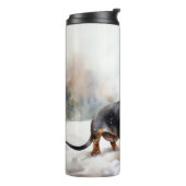 Dackel Hund im Schnee Weihnachten Thermosbecher (Nach links gedreht)