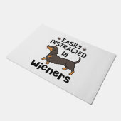 Dackel Hund leicht von Dackeln abgelenkt Fußmatte (Schrägansicht)