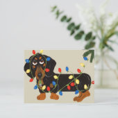 Dackel in Weihnachtsbeleuchtung blau/tan Feiertagspostkarte (Stehend Vorderseite)