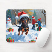 Dackel läuft im Schnee mit Weihnachtshut Mousepad (Mit Mouse)