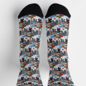 Dackel läuft im Schnee mit Weihnachtshut Socken (Oben)