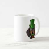 Dackel mit grünem Top Hat Black Tan 2 Kaffeetasse (VorderseiteRechts)